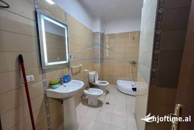 Shtepi ne shitje Apartament ne Tirane, 2+1, Mobilimi E mobiluar, Pagesa 120,000  Euro.