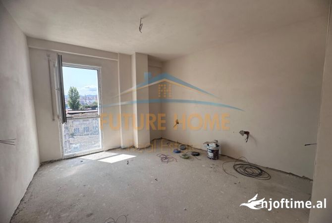 Shtepi ne shitje Apartament ne Tirane, 2+1, Mobilimi Bosh, pa mobiluar, Pagesa 175,000  Euro.