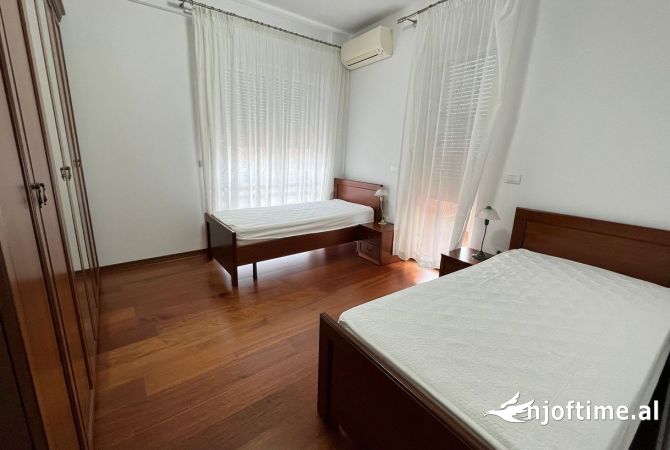Shtepi me qera 2+1 ne Tirane - 1,000 Euro