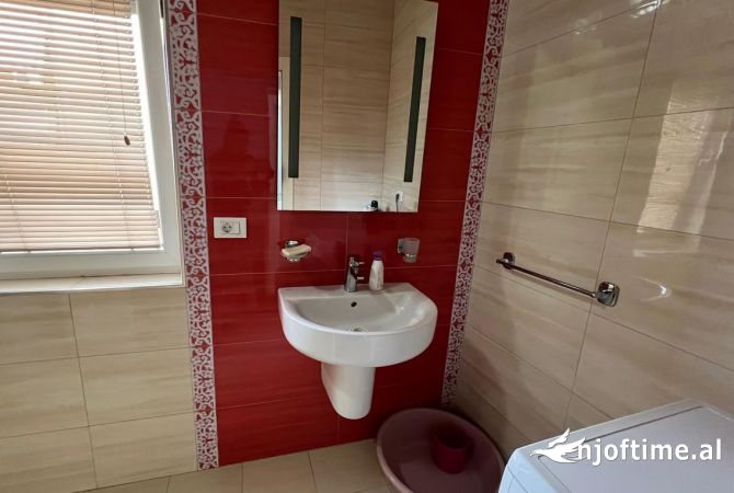 Shtepi me qera Apartament ne Tirane, 2+1, Mobilimi E mobiluar, Pagesa 1,000  Euro.