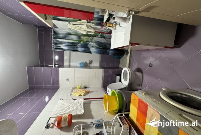 Shtepi ne shitje Apartament ne Tirane, 1+1, Mobilimi E mobiluar, Pagesa 150,000  Euro.