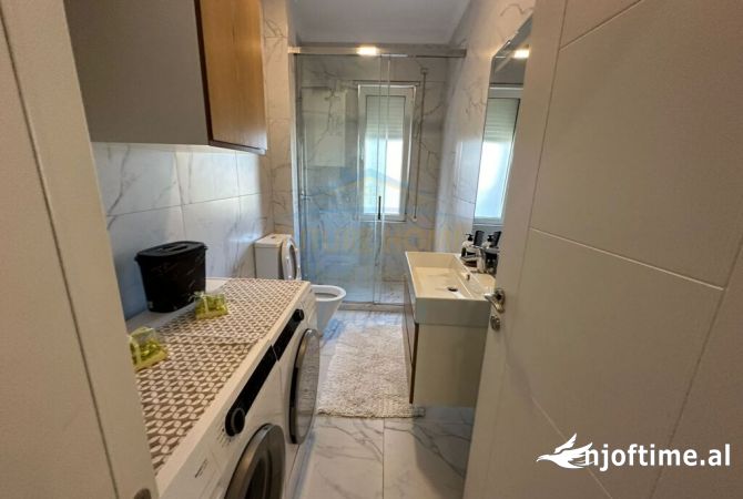 Shtepi ne shitje Apartament ne Tirane, 3+1, Mobilimi E mobiluar, Pagesa 270,000  Euro.