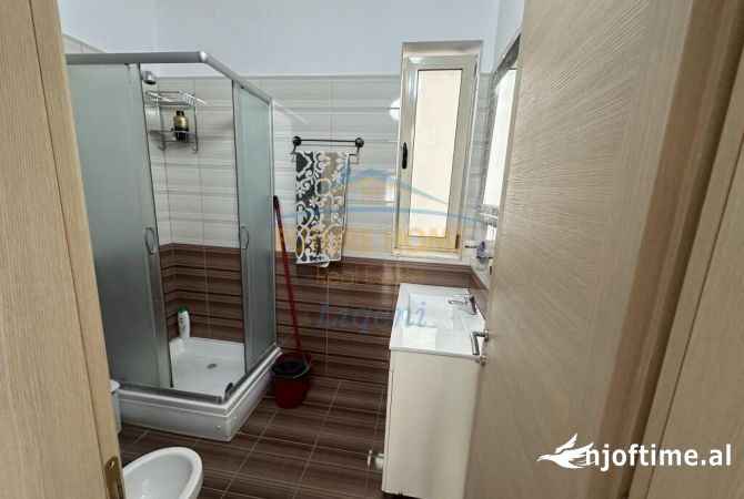 Shtepi ne shitje Apartament ne Tirane, 2+1, Mobilimi E mobiluar, Pagesa 185,000  Euro.