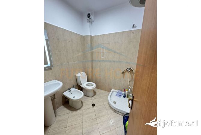 Shtepi ne shitje Apartament ne Tirane, 2+1, Mobilimi E mobiluar, Pagesa 122,000  Euro.