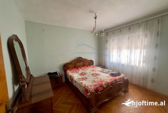 Shtepi ne shitje Apartament ne Tirane, 1+1, Mobilimi E mobiluar, Pagesa 150,000  Euro.