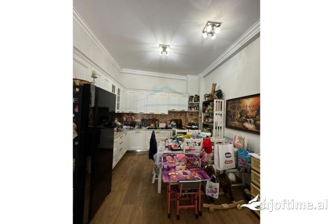 Shtepi ne shitje 2+1 ne Tirane - 250,000 Euro