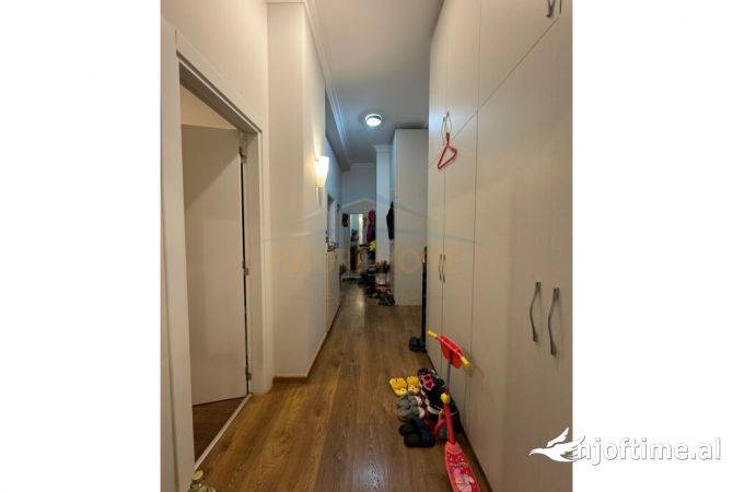 Shtepi ne shitje Apartament ne Tirane, 2+1, Mobilimi E mobiluar, Pagesa 250,000  Euro.