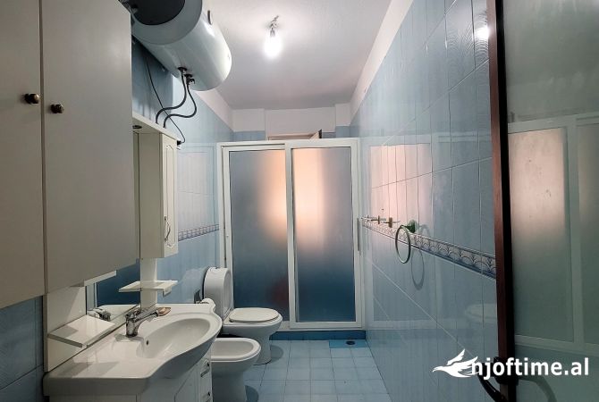 Shtepi me qera Apartament ne Tirane, 2+1, Mobilimi E mobiluar, Pagesa 590  Euro.
