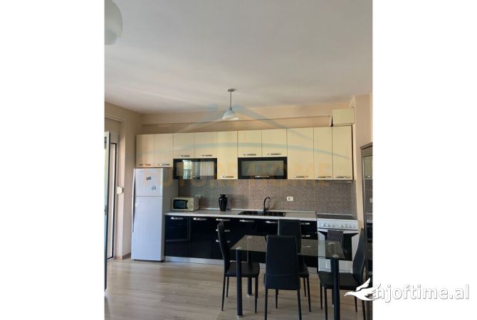 Shtepi me qera 2+1 ne Tirane - 650 Euro