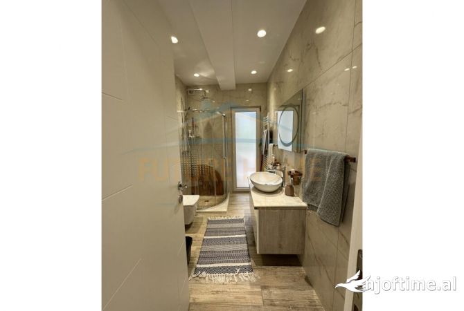 Shtepi me qera Apartament ne Tirane, 3+1, Mobilimi E mobiluar, Pagesa 1,500  Euro.