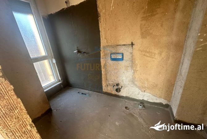 Shtepi ne shitje Apartament ne Tirane, 3+1, Mobilimi Bosh, pa mobiluar, Pagesa 234,500  Euro.