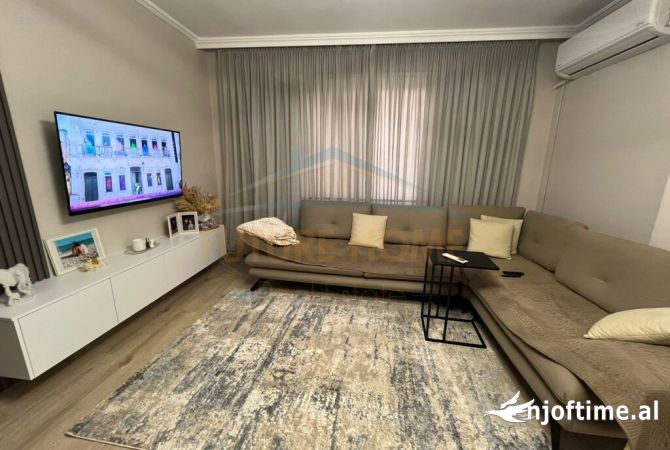 Shtepi ne shitje Apartament ne Tirane, 2+1, Mobilimi E mobiluar, Pagesa 214,500  Euro.