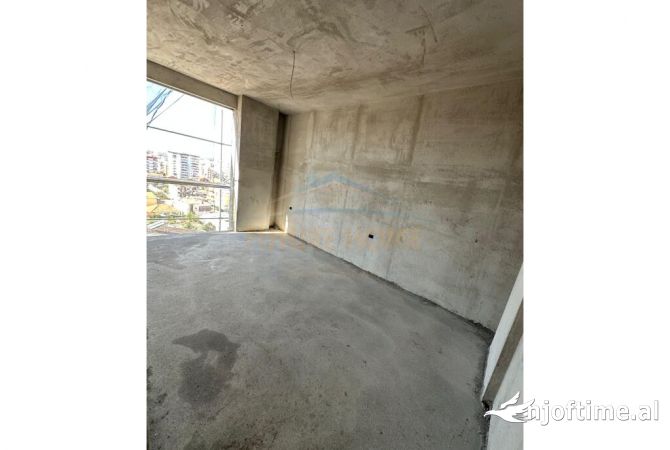 Shtepi ne shitje Apartament ne Tirane, 1+1, Mobilimi Bosh, pa mobiluar, Pagesa 117,000  Euro.
