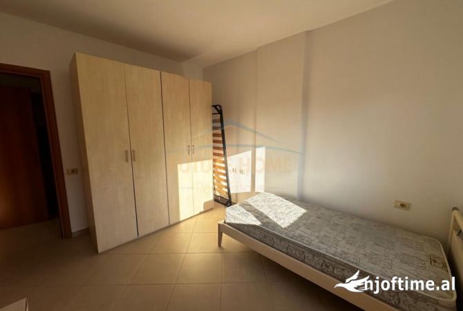 Shtepi ne shitje Apartament ne Tirane, 1+1, Mobilimi Pjeserisht e mobiluar, Pagesa 110,000  Euro.