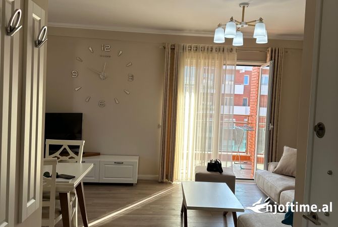 Shtepi me qera Apartament ne Tirane, 1+1, Mobilimi E mobiluar, Pagesa 500  Euro.