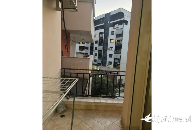 Shtepi ne shitje Apartament ne Tirane, 1+1, Mobilimi E mobiluar, Pagesa 104,000  Euro.