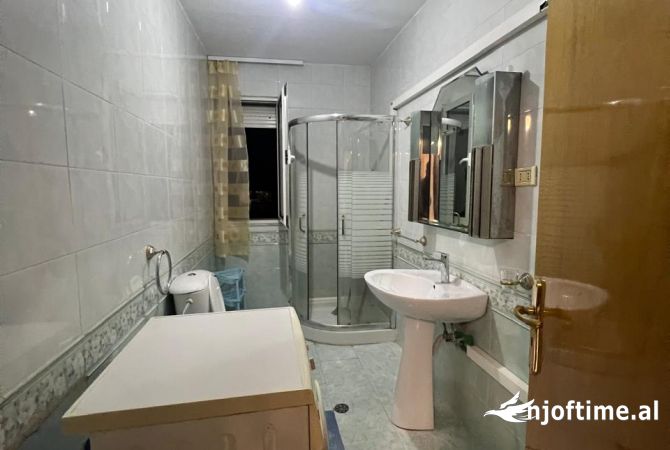 Shtepi me qera Apartament ne Tirane, 1+1, Mobilimi E mobiluar, Pagesa 449  Euro.