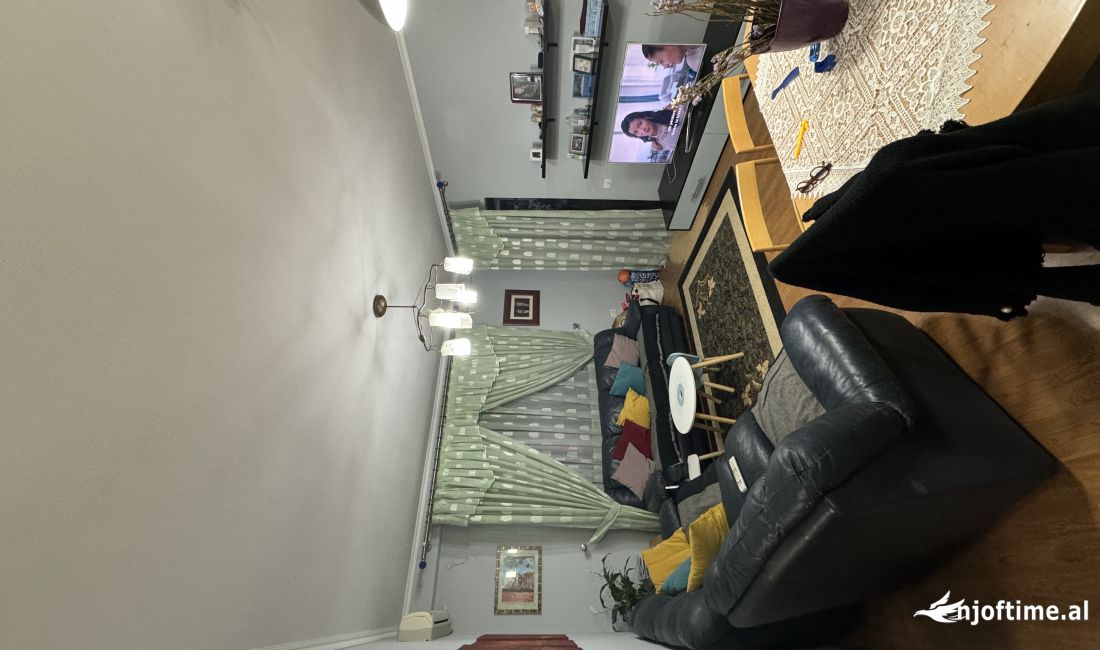 Shtepi ne shitje Apartament ne Tirane, 3+1, Mobilimi Bosh, pa mobiluar, Pagesa 279,000  Euro.