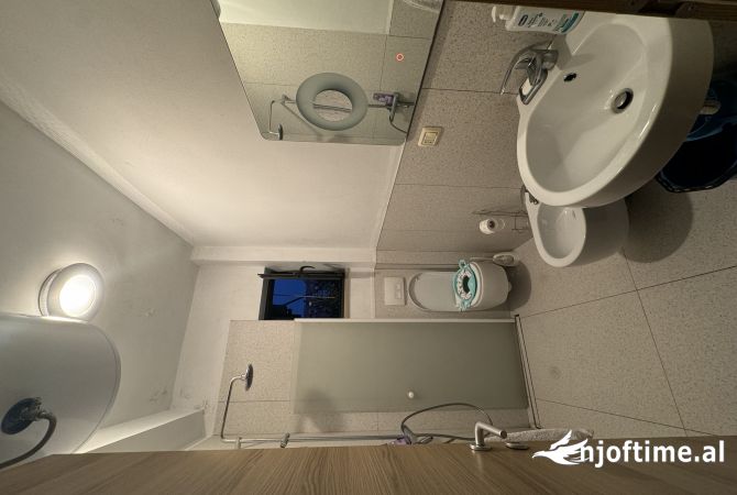 Shtepi ne shitje Apartament ne Tirane, 3+1, Mobilimi Bosh, pa mobiluar, Pagesa 279,000  Euro.