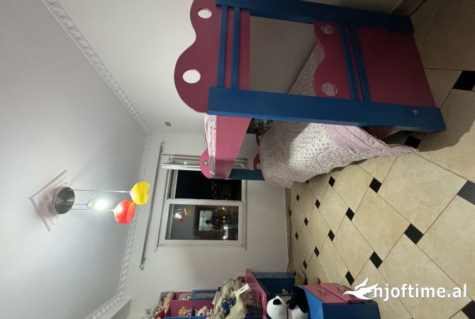 Shtepi ne shitje Apartament ne Tirane, 2+1, Mobilimi Pjeserisht e mobiluar, Pagesa 209,700  Euro.