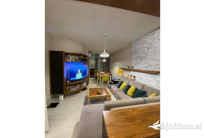 Shtepi me qera 2+1 ne Tirane - 549 Euro
