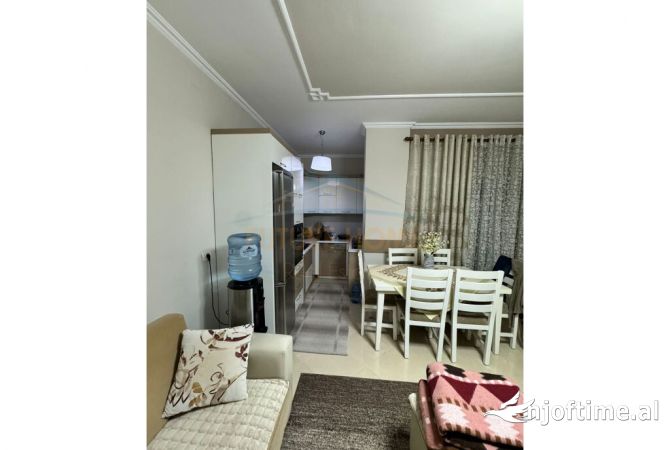 Shtepi ne shitje Apartament ne Tirane, 2+1, Mobilimi E mobiluar, Pagesa 159,900  Euro.