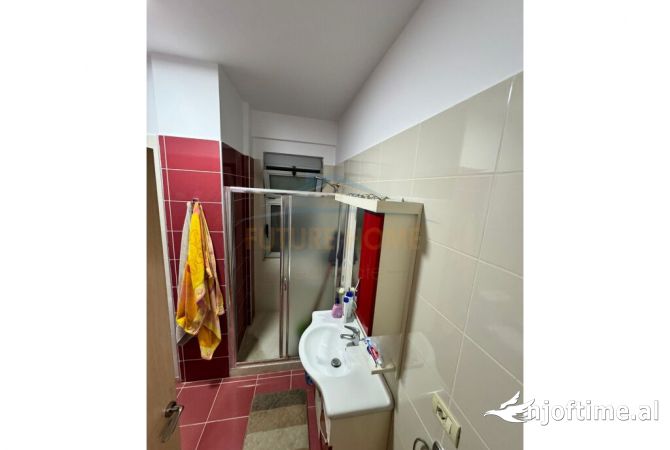 Shtepi ne shitje Apartament ne Tirane, 2+1, Mobilimi E mobiluar, Pagesa 159,900  Euro.