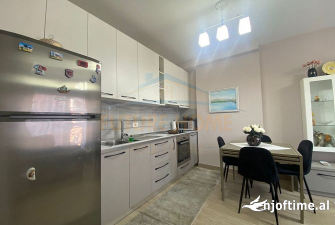 Shtepi me qera 2+1 ne Tirane - 649 Euro