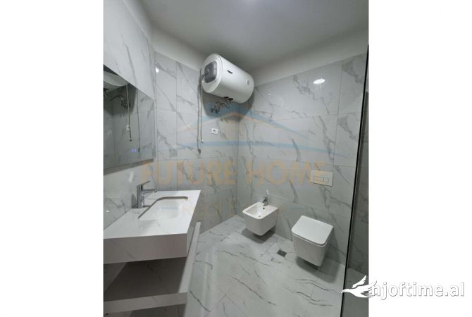 Shtepi ne shitje Apartament ne Tirane, 2+1, Mobilimi Bosh, pa mobiluar, Pagesa 129,900  Euro.