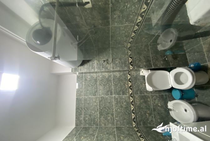 Shtepi ne shitje Apartament ne Tirane, 2+1, Mobilimi E mobiluar, Pagesa 177,000  Euro.