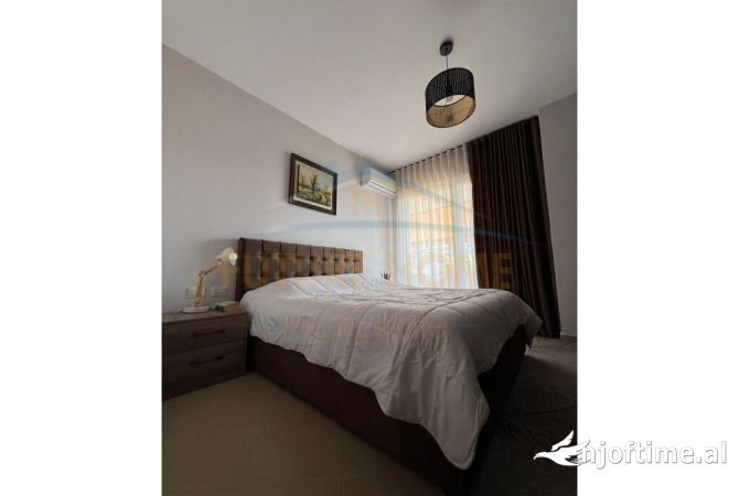 Shtepi ne shitje Apartament ne Tirane, 2+1, Mobilimi E mobiluar, Pagesa 159,900  Euro.