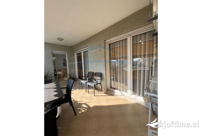 Shtepi ne shitje Apartament ne Tirane, 2+1, Mobilimi E mobiluar, Pagesa 159,900  Euro.