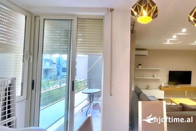 Shtepi ne shitje Apartament ne Tirane, 2+1, Mobilimi E mobiluar, Pagesa 169,000  Euro.