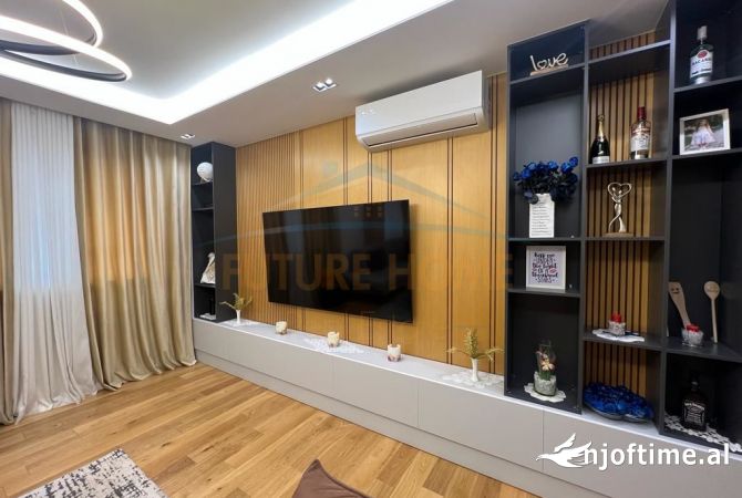 Shtepi ne shitje Apartament ne Tirane, 3+1, Mobilimi E mobiluar, Pagesa 350,000  Euro.