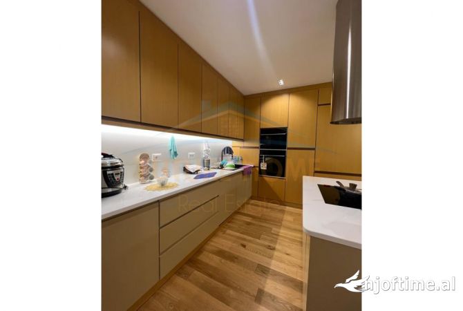 Shtepi ne shitje 3+1 ne Tirane - 350,000 Euro