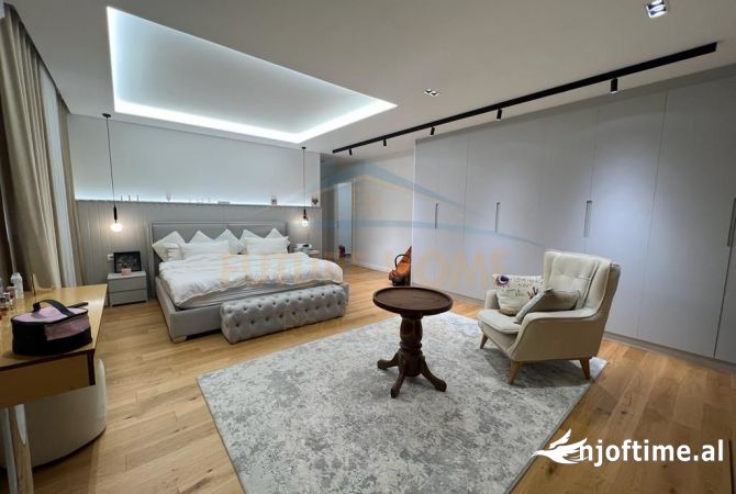 Shtepi ne shitje Apartament ne Tirane, 3+1, Mobilimi E mobiluar, Pagesa 350,000  Euro.
