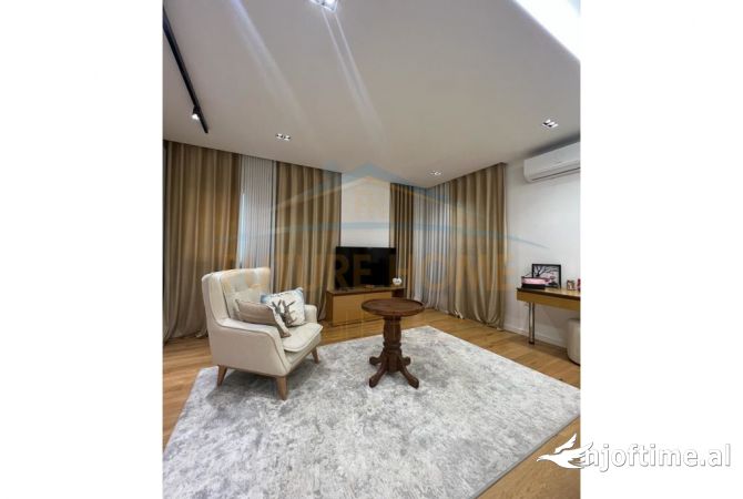 Shtepi ne shitje Apartament ne Tirane, 3+1, Mobilimi E mobiluar, Pagesa 350,000  Euro.