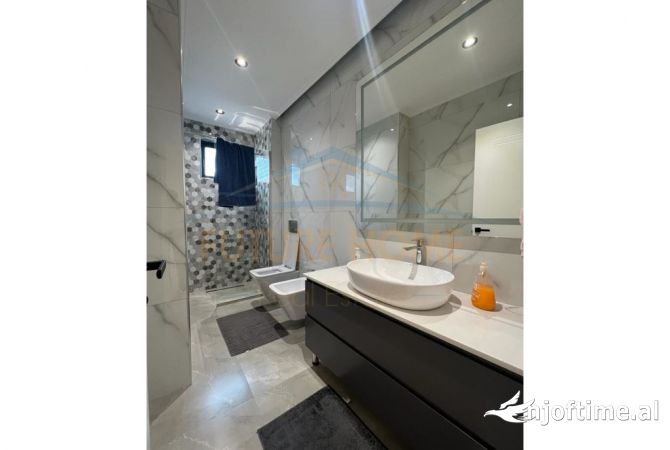 Shtepi ne shitje Apartament ne Tirane, 3+1, Mobilimi E mobiluar, Pagesa 350,000  Euro.