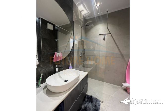 Shtepi ne shitje Apartament ne Tirane, 3+1, Mobilimi E mobiluar, Pagesa 350,000  Euro.