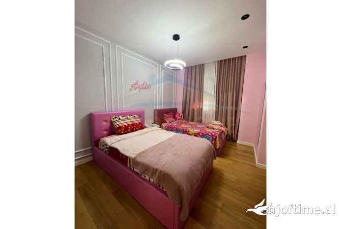 Shtepi ne shitje Apartament ne Tirane, 3+1, Mobilimi E mobiluar, Pagesa 350,000  Euro.