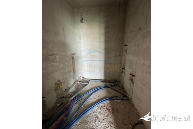 Shtepi ne shitje Apartament ne Tirane, 3+1, Mobilimi Bosh, pa mobiluar, Pagesa 191,000  Euro.