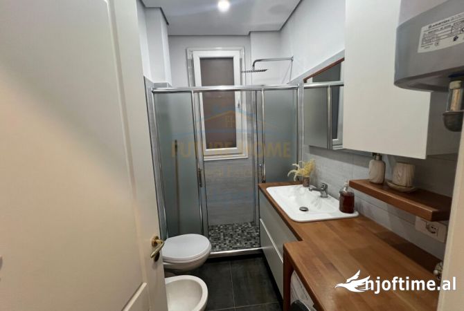 Shtepi me qera Apartament ne Tirane, 2+1, Mobilimi E mobiluar, Pagesa 800  Euro.