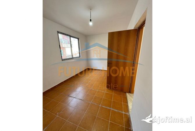 Shtepi ne shitje Apartament ne Tirane, 3+1, Mobilimi Bosh, pa mobiluar, Pagesa 193,000  Euro.