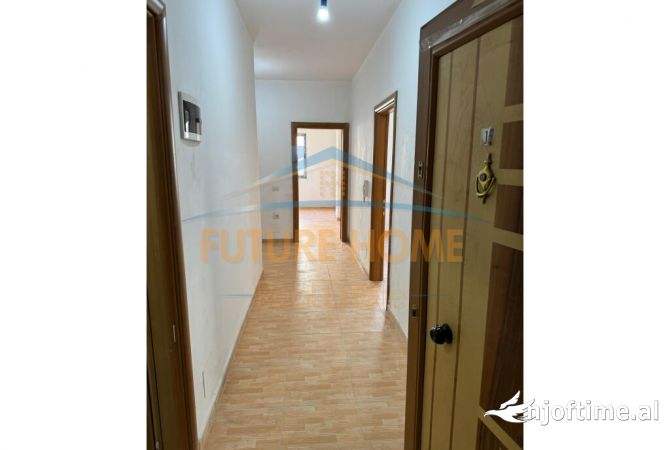 Shtepi ne shitje Apartament ne Tirane, 3+1, Mobilimi Bosh, pa mobiluar, Pagesa 193,000  Euro.