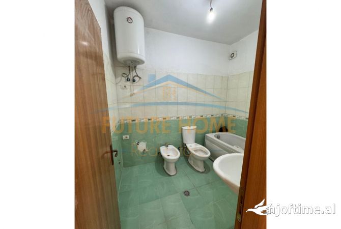 Shtepi ne shitje Apartament ne Tirane, 3+1, Mobilimi Bosh, pa mobiluar, Pagesa 193,000  Euro.