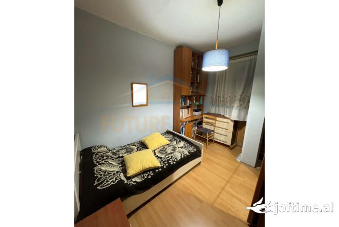 Shtepi ne shitje Apartament ne Tirane, 3+1, Mobilimi Bosh, pa mobiluar, Pagesa 279,000  Euro.
