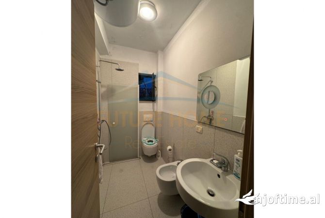 Shtepi ne shitje Apartament ne Tirane, 3+1, Mobilimi Bosh, pa mobiluar, Pagesa 279,000  Euro.