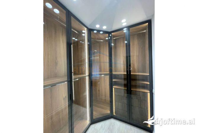 Shtepi me qera Apartament ne Tirane, 2+1, Mobilimi E mobiluar, Pagesa 1,000  Euro.