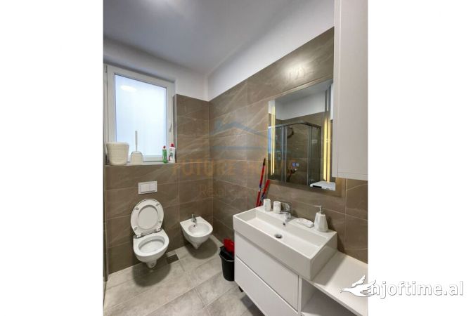 Shtepi me qera Apartament ne Tirane, 2+1, Mobilimi E mobiluar, Pagesa 1,000  Euro.