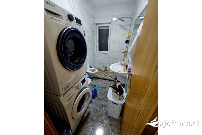 Shtepi me qera Apartament ne Tirane, 1+1, Mobilimi E mobiluar, Pagesa 599  Euro.